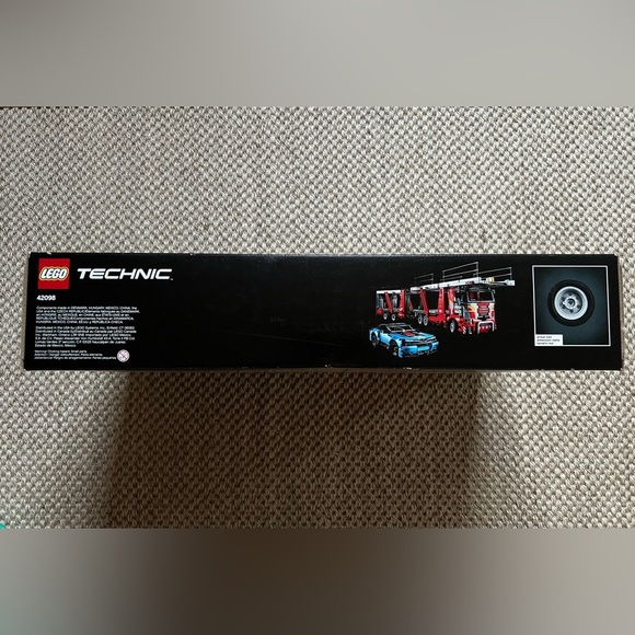 RETIRED LEGO 42098 TECHNIC Car Transporter - Picture 3 of 11